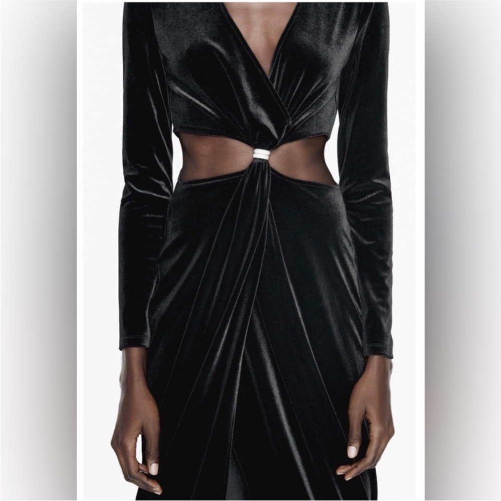 Elegant Black Cut-Out Velvet Dress - Picture 2 of 11